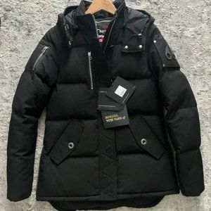 NWT size M Moose Knuckles down jacket Knowlesville in black